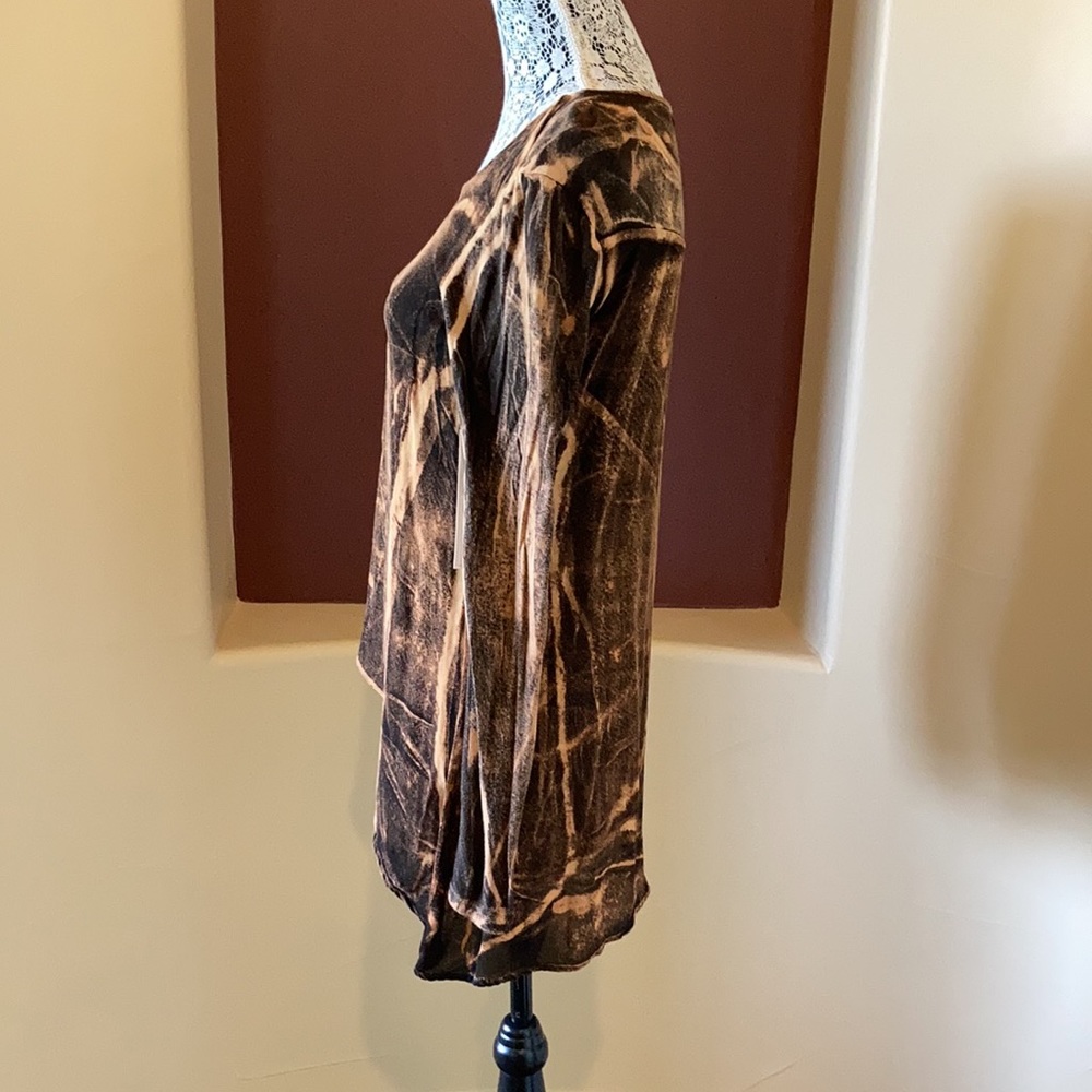 Brown and black askewed slimming shirt